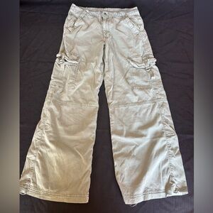 American Eagle Outfitters Wide Leg Cargo Pants in Light Olive Green